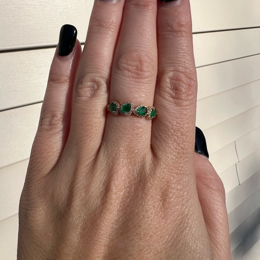 Emerald and Diamond 14KT Gold Halo Band Ring. READ DESCRIPTION -Size 8.5 - Picture 2 of 7